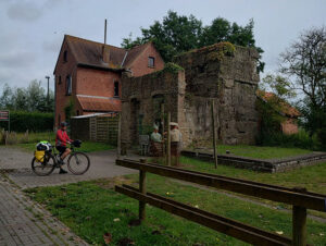 Vía de ferrocarril Diksmuide-Nieuwpoort. Rampskapelle 